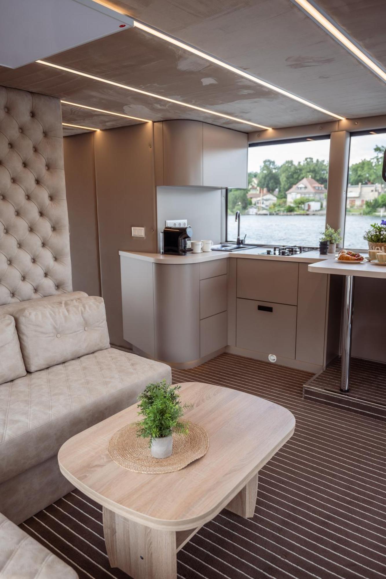 Nena Hausboot Botel Berlim
