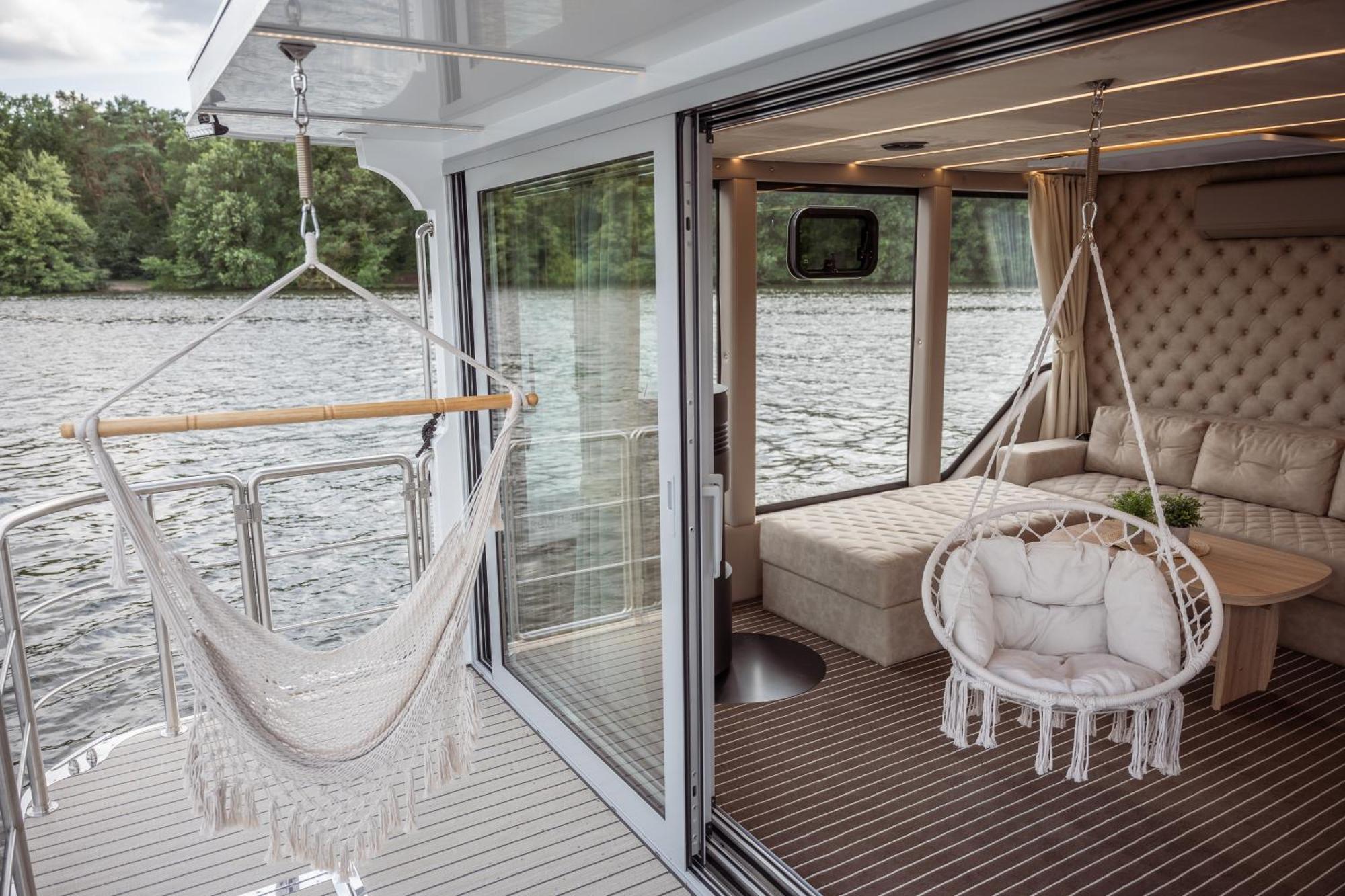 Nena Hausboot Botel Berlino